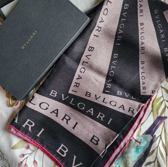 SOLD AUTHENTIC BVLGARI Scarf - Picture 11 of 12